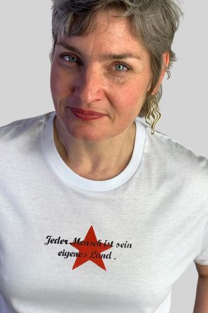 Jeder Mensch ist sein eigenes Land Shirt von Elternhaus